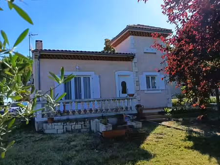 maison traditionnelle de plain pied 94m² sur 1165m de terrain piscinable