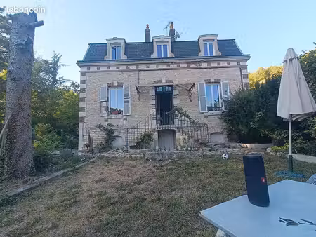 maison de maître avec piscine à 2h30 de paris (gare desservie par la ligne paris-bercy)