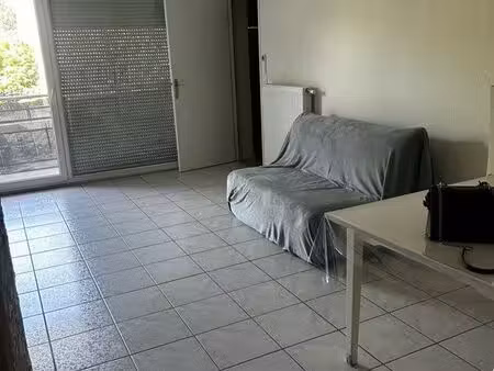 t2 45m2 meublé et climatisé