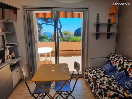face a la p i de giens / 24 m2 + ter 14 m2 / vue mer