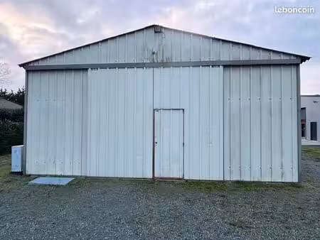 batiment entrepôt local 120m2 avec 300m2 de terrain