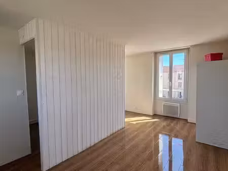 grand studio coin nuit 25m2