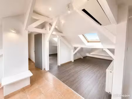 appartement 3 pièces climatisé sous les toits