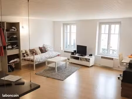 grand studio de 38 m² proche fac dentaire  école d'infirmière  d'archi  science po