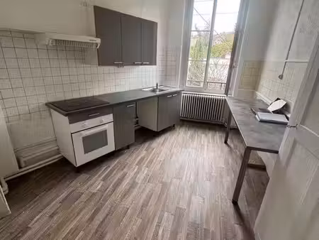 t4 120m2 850 avec chauffage et eau compris