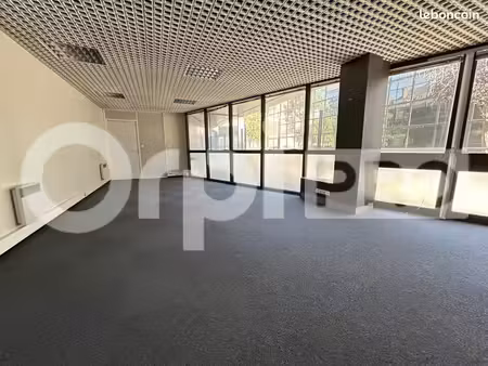 bureau 39 m²