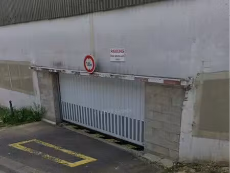 place de parking sécurisé