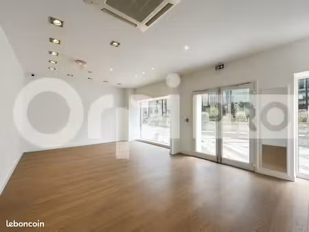 local commercial 60 m²