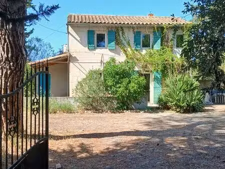 petite maison ancienne avec grand jardin