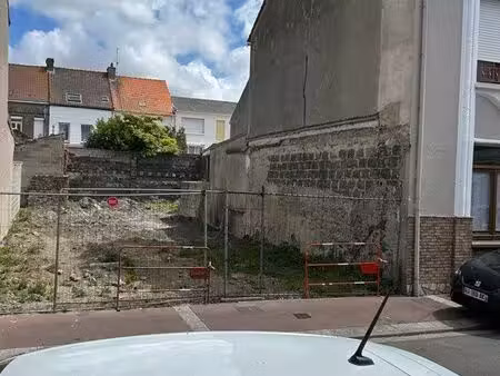 terrain constructible en centre-ville près de l’autoroute