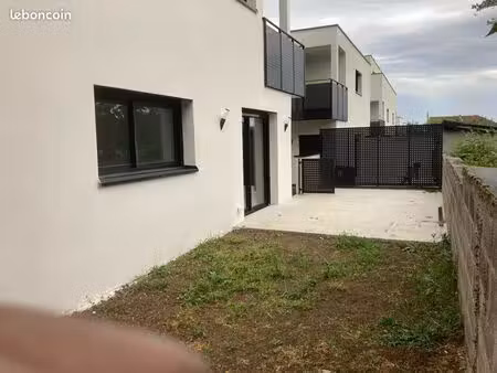 proche châtaigneraie chu école bus