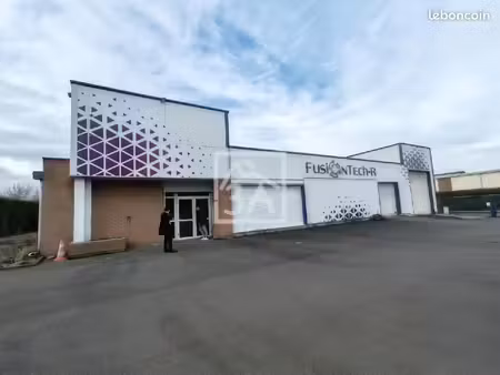 bâtiment 700 m²