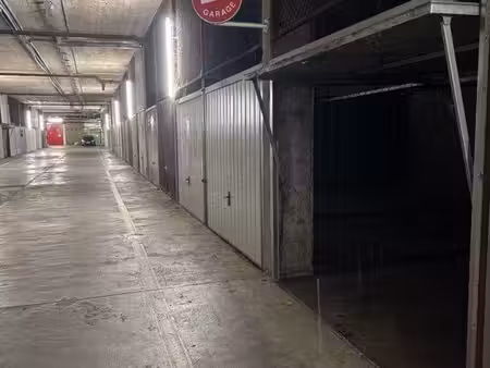 loue garage fermé  résidence porte du miroir
