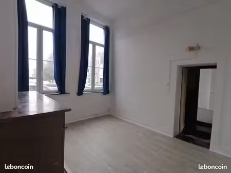 dans une maison de maître - 2 pièces à louer pour usage professionnel  par exemple une sal