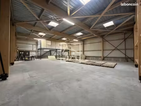 local industriel 740 m²