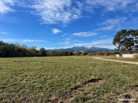 terrain 2 800 m² thuir