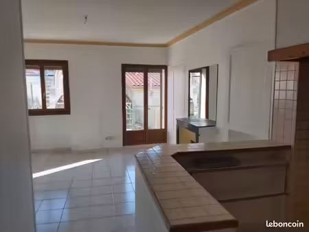 bel appartement t3 lumineux et traversant en centre village