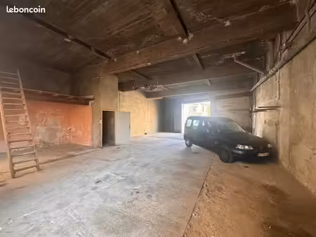 dépôt 140 m carré +2 caves+extérieur - 650