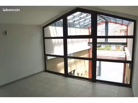 local professionnel dans centre médical