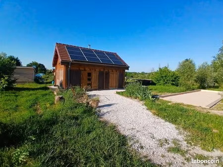 chalet sur terrain de 1 hectare  bord de rivière  calme garanti