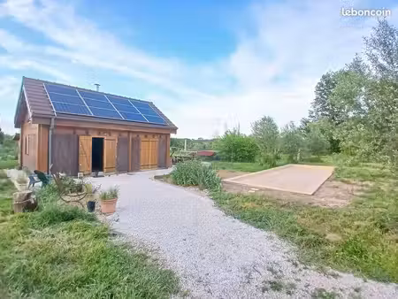 chalet sur terrain de 3075 m²  bord de rivière  calme garanti