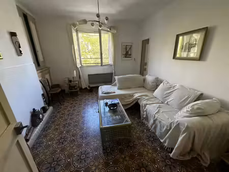appartement traversant  2 chambres  1 cave de 23 m2