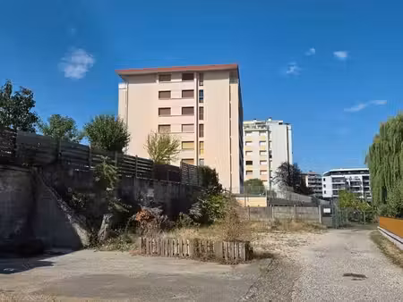 places de parking à louer à 5 min de la douane de moillesulaz
