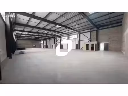 local d'activité 1 472 m²