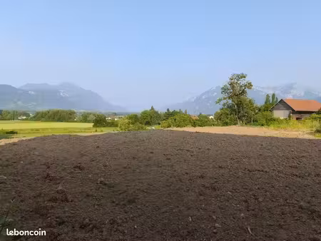 terrain 681 m² amancy