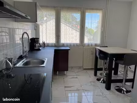 4 pièces 79 m² – 3 chambres – balcon – ascenseur – proche hôpital et lycées