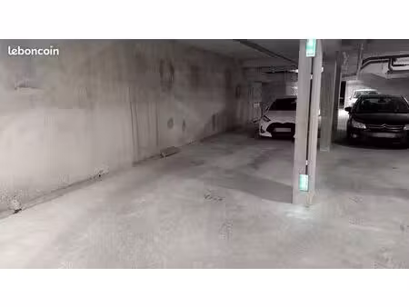 grande place de parking sécurisée en sous-sol – résidence 2022