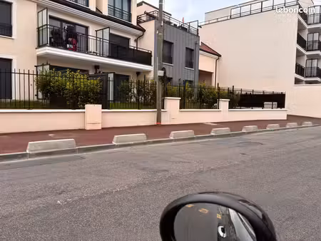 2 places de parking côte à côte n° 20 et 21 en sous sol champs sur marne