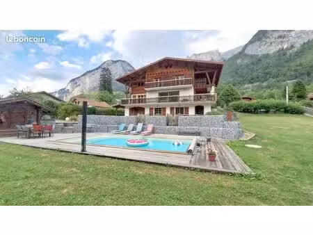 maison 8 pièces 213 m²