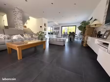 maison 5 pièces 150 m²