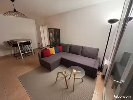 appartement – 44 m² - face au lycée rené char