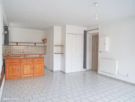 studio 1 pièce 28 m²