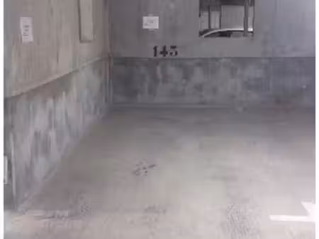location place de parking intérieur dans une résidence sécurisé