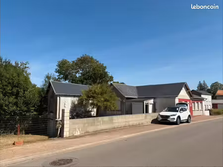 maison avec étang