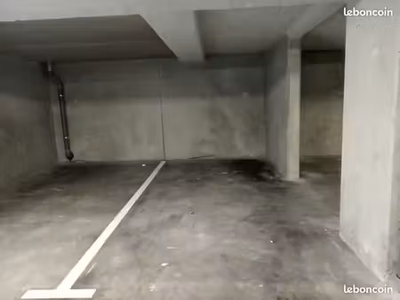 parking couvert/sécurisé-prise 220volts-les sables d'olonne