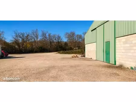 location dépôt 250m2