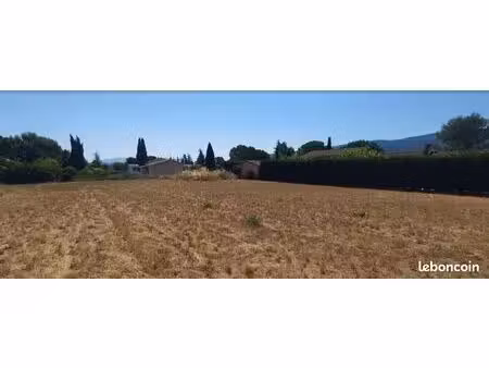 terrain à bâtir de 700 m² à lacoste (84)