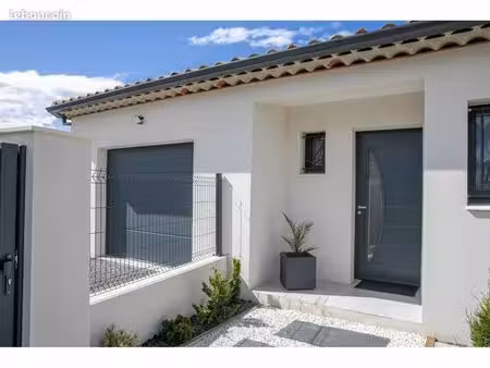 cette maison de plain-pied de 99m² avec une architecture en l et classe énergie a  offre u