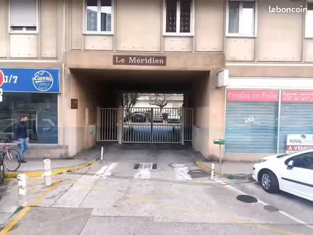 box 8m³ – rdc résidence sécurisée (3 portes) – quartier aguillon/mourillon