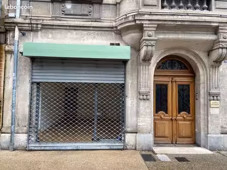 vente local (murs) - 26 m² - 2 rue de l’olivier -quartier des halles d'avignon