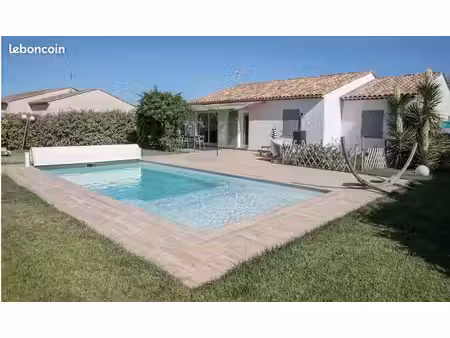 située dans un environnement calme et résidentiel  cette maison de plain-pied offre un cad