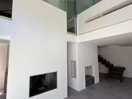 maison de village style loft 115m2 cour et parking