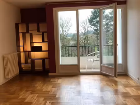 très bel appartement t5 avec terrasse et jardin