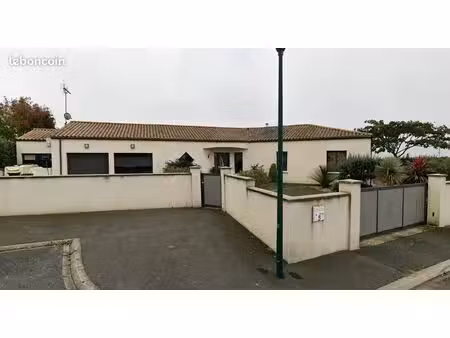maison dans un quartier riche