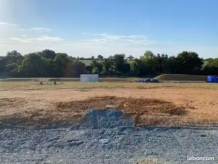 terrain à bâtir de 455 m2 au prix de 22750 à pissotte (85)