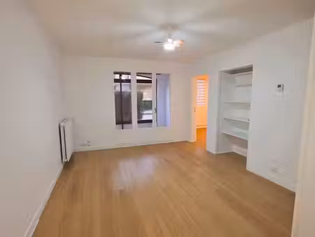 appartement 2 pièces 37 m2 (31m2 loi carrez) saint-cyr-sur-mer 83270 · quartier le plan de